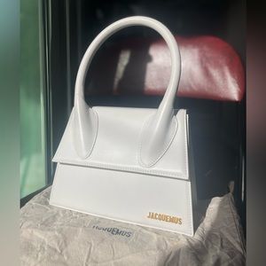 jacquemus le grand chiquito( preloved and good condition)